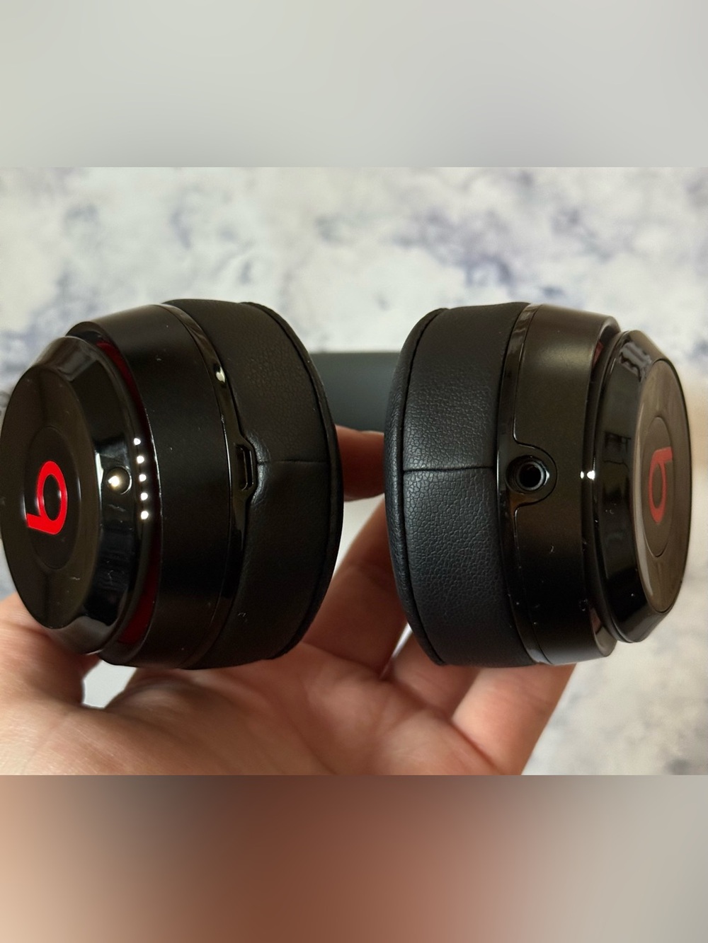 Beats Solo2 Wireless Headphones Black Bluetooth Tested w/ Case & New Ear Pads - Picture 9 of 17